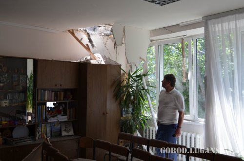 В Луганске снаряд попал в 134-й детсад (ФОТО)