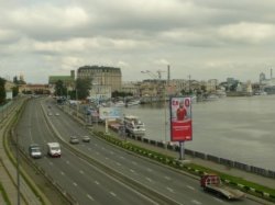 В Киеве сегодня и завтра частично ограничат движение транспорта на Набережном шоссе
