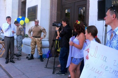 Луганчане на митинге в Херсоне делали то, за что в «ЛНР» убивают (ФОТО)