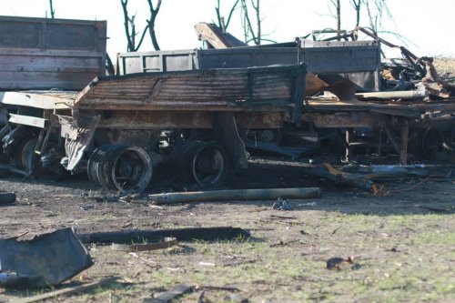 Последствия обстрела украинской техники со «Смерча» под Новоайдаром (ФОТО)