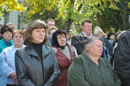 «Гей, погину я в чужім краю». В Старобельске простились с неизвестными солдатами, погибшими в боях под Луганском (ФОТОРЕПОРТАЖ)