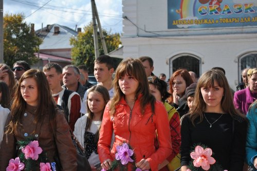 «Гей, погину я в чужім краю». В Старобельске простились с неизвестными солдатами, погибшими в боях под Луганском (ФОТОРЕПОРТАЖ)