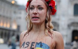 Активистки Femen провели акцию против присутствия Путина на саммите в Милане (ВИДЕО)