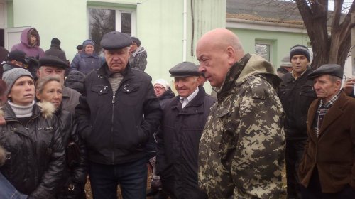 Москаль привез в освобожденное от казаков село Крымское 5 млн. грн. (фото)