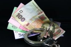 Суд Киева арестовал трех таможенников за взятку в 40 тыс грн