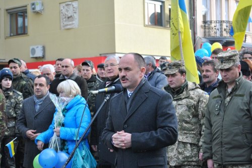 Спасибо, что живы! В Мукачево встречали украинских военных, которые прибыли из Станицы-Луганской (ФОТО)