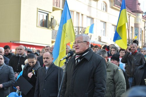 Спасибо, что живы! В Мукачево встречали украинских военных, которые прибыли из Станицы-Луганской (ФОТО)