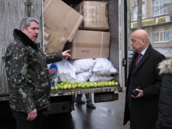 Из Черновцов на Луганщину привезли новогоднюю гуманитарную помощь (фото)