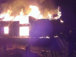 На Трухановом острове сгорел двухэтажный дебаркадер