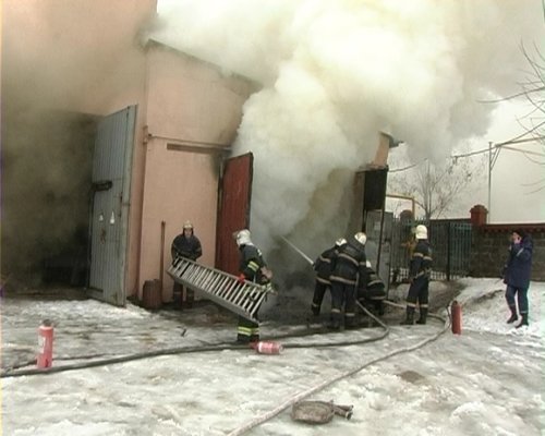 На территории Луганского украинского театра произошел пожар (фото)