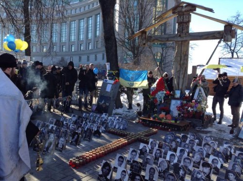 В столице проходит молебен в память героев Небесной сотни