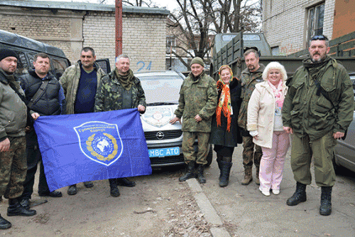 Луганские правоохранители провели патриотичную акцию вместе с волонтерами и народной художницей Лесей Тищенко (ФОТО)