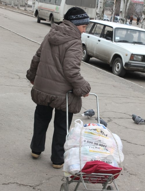 Гуманитарный штаб Рината Ахметова доставил более 3000 продуктовых наборов для жителей Краснодона и района (фото)