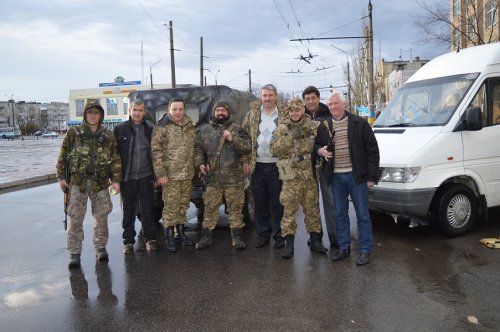 Волонтеры из Буковины привезли на Луганщину три вездехода и продукты (фото)