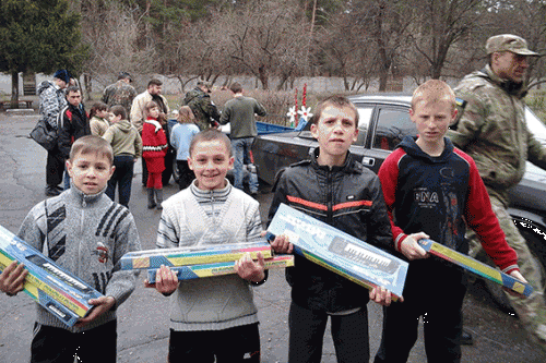 Луганские милиционеры и священнослужители побывали в гостях у воспитанников двух интернатов Кременского района (ФОТО)
