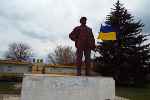 В Станице ночью свалили памятник Ленину (фото)