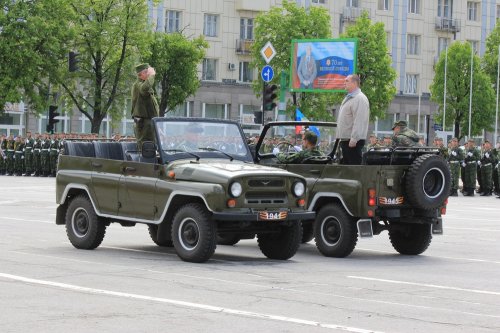 Рашисты провели очередную репетицию «парада» в оккупированном Луганске (ФОТО)