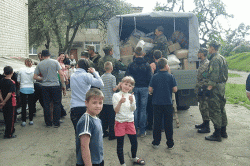 Бойцы милицейского батальона "Луганск-1" привезли в кременскую школу-интернат гуманитарную помощь (ФОТО)