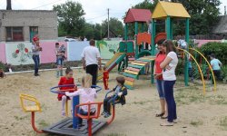 «Краснодонуголь» открыл новую игровую площадку для детей в поселке Северо-Гундоровский