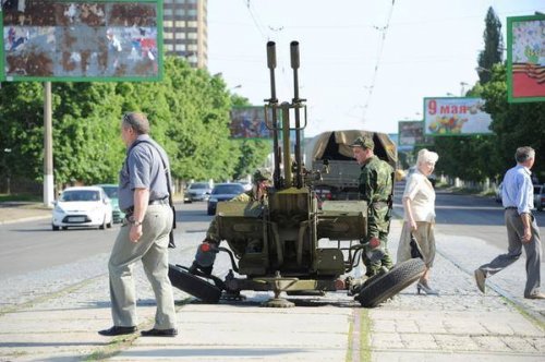 В центре Луганска поставили зенитку (фото)