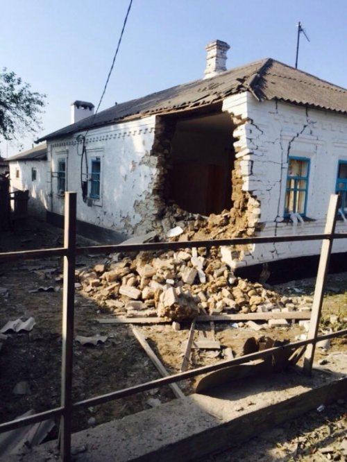 Последствия обстрела Сартаны. 45 зданий повреждены, разрушены 6 жилых домов (фото)