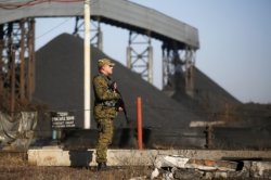 Экономика «ЛНР»: Украинские пенсии, шахты Ахметова и металлолом