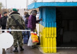 За первый день через пункт пропуска в Станице Луганской прошло 500 человек