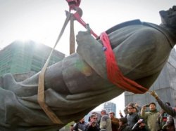 В Украине 794 коммунистических объектов лишили статуса памятников