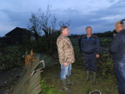 В результате стихийного бедствия в Станично-Луганском районе повреждено 25 домов и 10 электроопор 