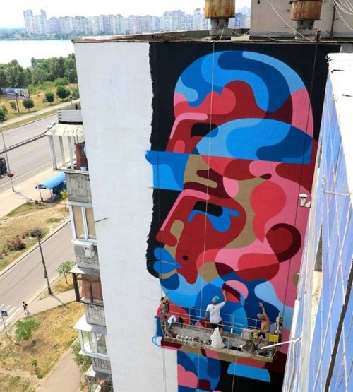 В Киеве появился новый мурал от австралийского художника