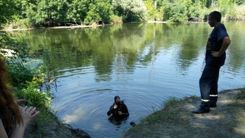 Со дна реки Айдар изъяли большое количество боеприпасов