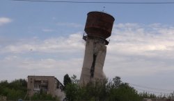 В Попасной взорвали водонапорную башню (фото)