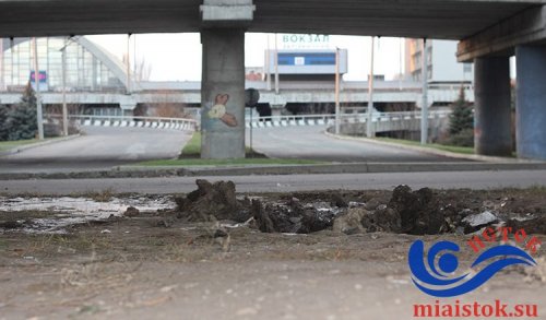 В оккупированном Луганске упала 8-метровая «звезда» путинских байкеров (фото)