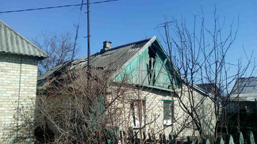 В Марьинке и Красногоровке от обстрела повреждены 10 домов