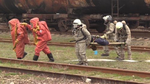 Эвакуировали население, тушили цистерны с толуолом и аммиаком, обезвредили мины: ГСЧС провели масштабные учения на Луганщине