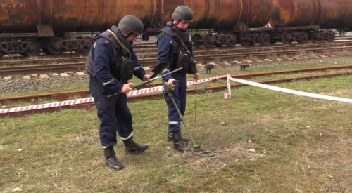 Эвакуировали население, тушили цистерны с толуолом и аммиаком, обезвредили мины: ГСЧС провели масштабные учения на Луганщине