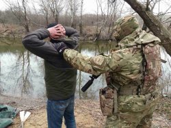 В Луганской области в серой зоне задержали незаконного переправщика