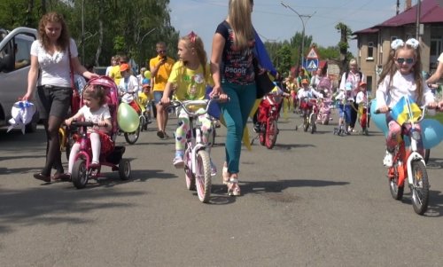 В Попасной провели парад детских колясок и велосипедов «Майбутня Україна»