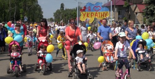 В Попасной провели парад детских колясок и велосипедов «Майбутня Україна»