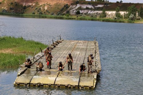 На Донбассе украинские военные провели тактико-специальные учения (фото)