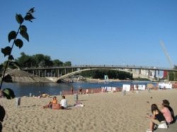 В Киеве будет ограничено купание на городских пляжах из-за кишечной палочки и вирусов