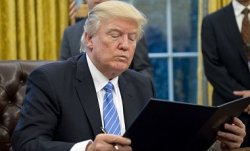 Трамп подписал закон о введении новых санкций против России