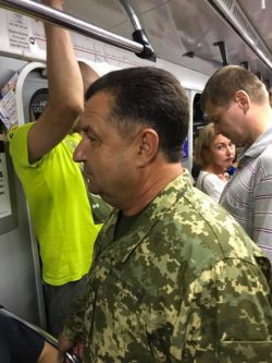 Полторак добирался на репетицию парада на метро