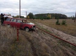 В Станично-Луганском районе легковушка снесла газовую стойку 