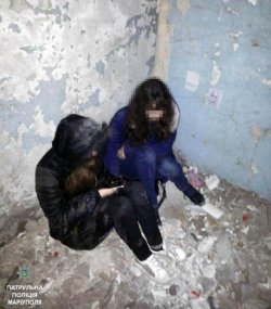 В Мариуполе патрульные спасли двух 15-летних девушек от самоубийства