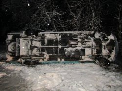 В Луганской области перевернулся пассажирский автобус (фото)