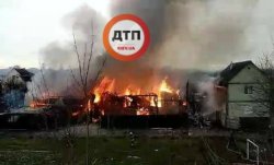 В Киеве выгорел и обрушился четырехэтажный дом