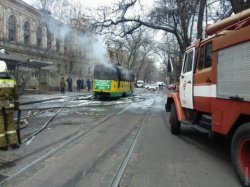 В Одессе на ходу загорелся трамвай: пассажиры выпрыгивали из окон