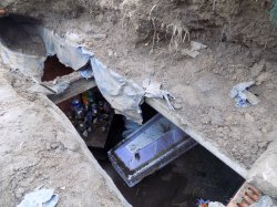 В Одесской области вандалы разрыли склеп и устроили посиделки рядом с гробом  