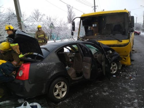 В Мариуполе в результате ДТП с маршруткой пострадало 5 человек 